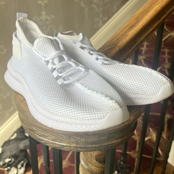 Designed 2020 ladies walking sneaker size 11 excellent condition feather light - Picture 10 of 10